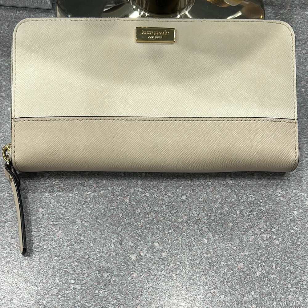Kate Spade Cream Wallet Sleek Design